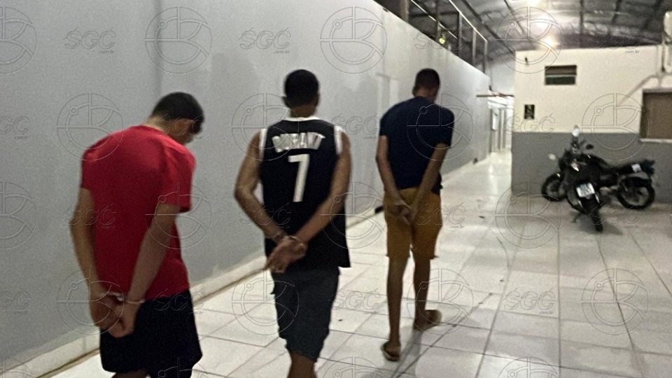 Adolescentes apreendidos e jovem preso após Força Tática fechar boca de fumo, em Porto Velho (RO)