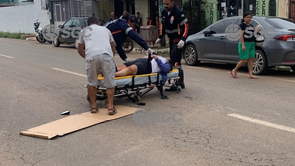  Motociclista fica gravimente ferida após atropelar cachorro em Porto Velho