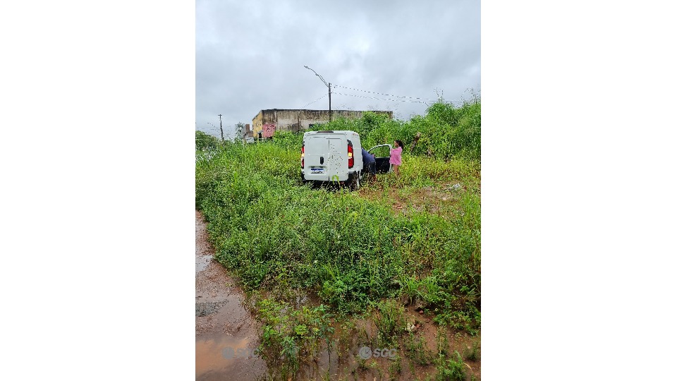 Carreta tenta evitar colisão, bate em veículo e motorista fica gravemente ferido em Porto Velho